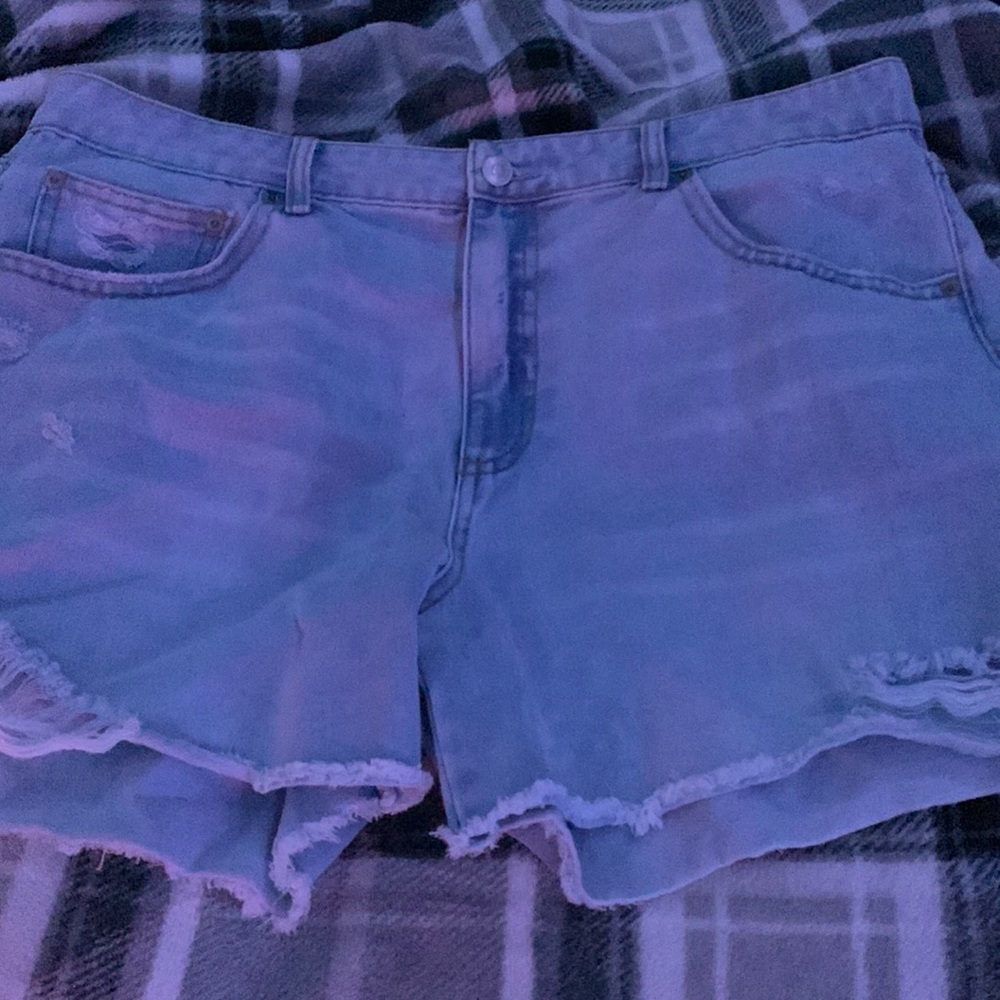 Perfect for the hot/warm weather and super cute and trendy